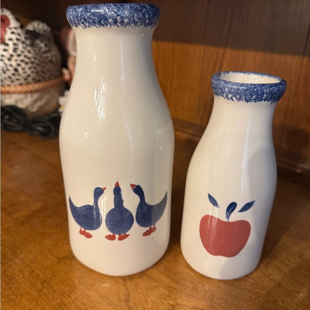 Set of 2 Ceramic Milk Bottle Veses